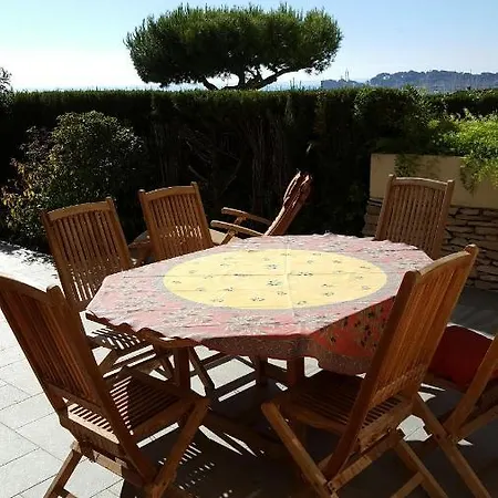 T2 En Rez De Jardin Vue Mer Centre, Climatise Bandol